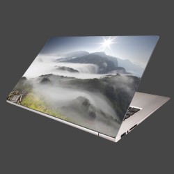 Nálepka na notebook - Mraky nad horami
