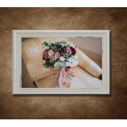 Obraz na stenu - Kytica ružových kvetov - bledý rám